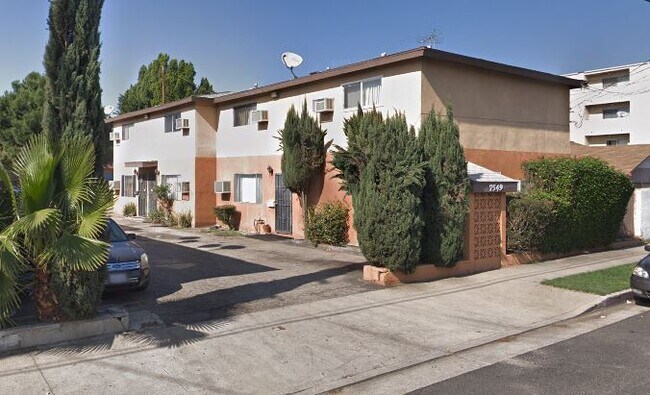 2 habitaciones, 1,5 baños Casa adosada Apartamento 1 - 7549 N Hollywood Way Unidad 4