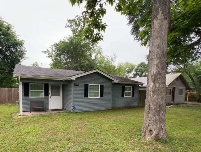 Building Photo - 1206 8th St Rental