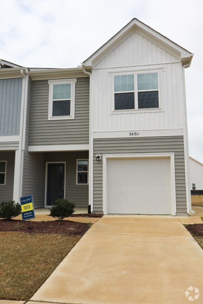 Building Photo - 3413-C Baybrook Drive Rental