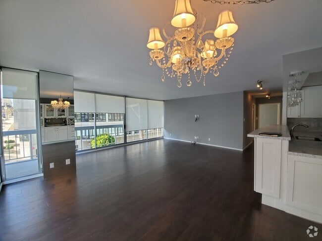 Building Photo - Renovated Pacific Heights 2x2 Condo with g...