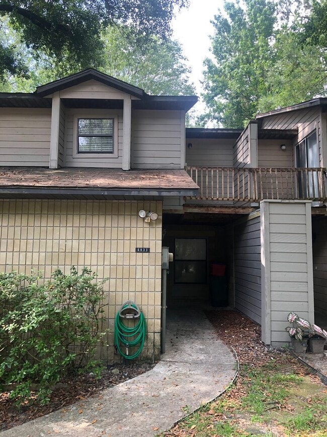 Building Photo - Great Town House in Green Leaf
