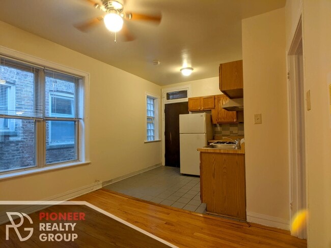 Photo - 4237 N Paulina St