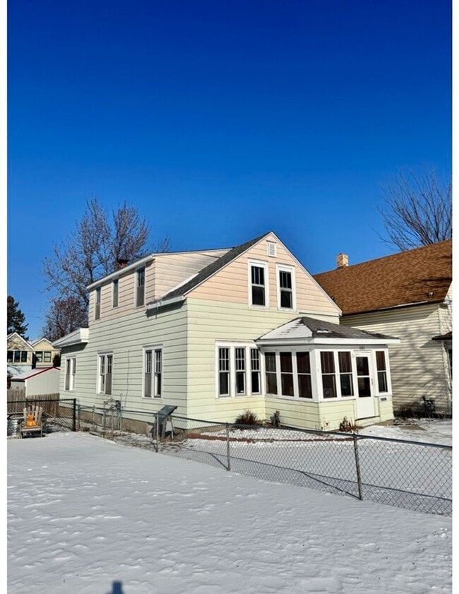 Building Photo - 1021 Charles Ave Unit 2