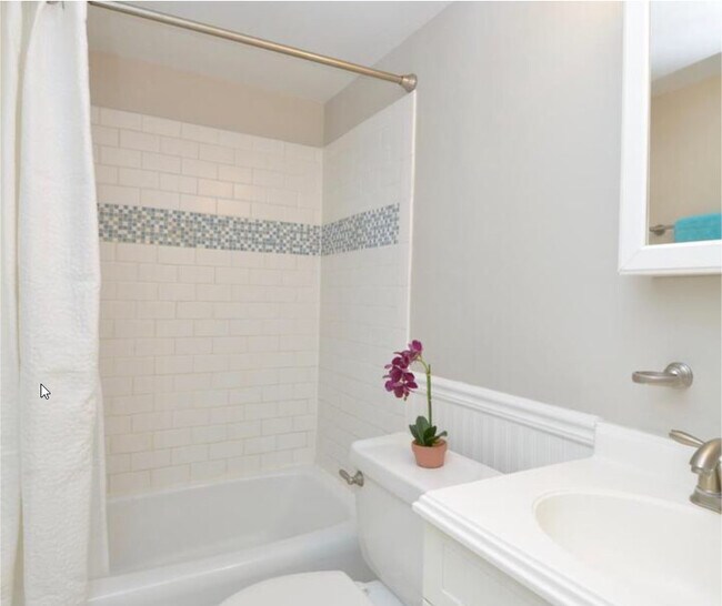 27 Canterbury Sq Unit 301