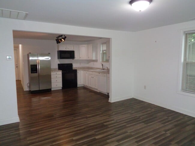 Photo - 212 Orr St