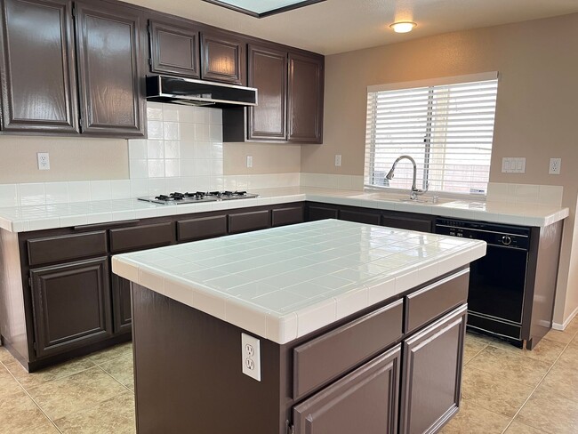 Photo - Large 4 bedroom home in Orangecrest for rent!