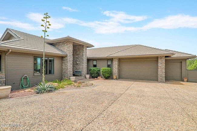 804 N Grapevine Dr