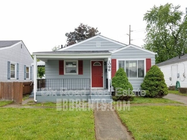 Photo - 1096 Corwin Ave House