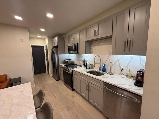 Kitchen - 1355 Bryant St NE Unit 4