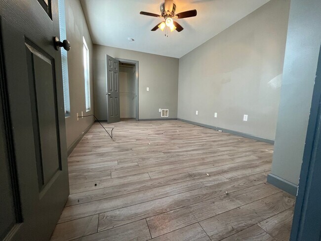 Photo - 968-970-970 Wilson Ave Unit 968