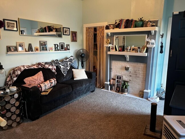 Photo - 313 E 11th St