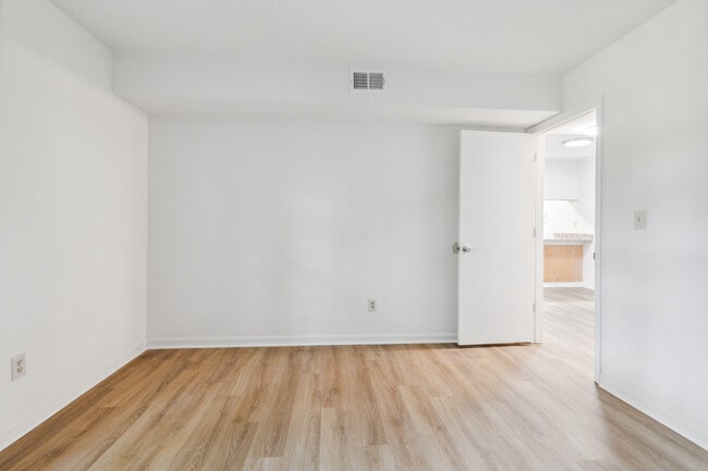 Photo - Amhurst III Apartments