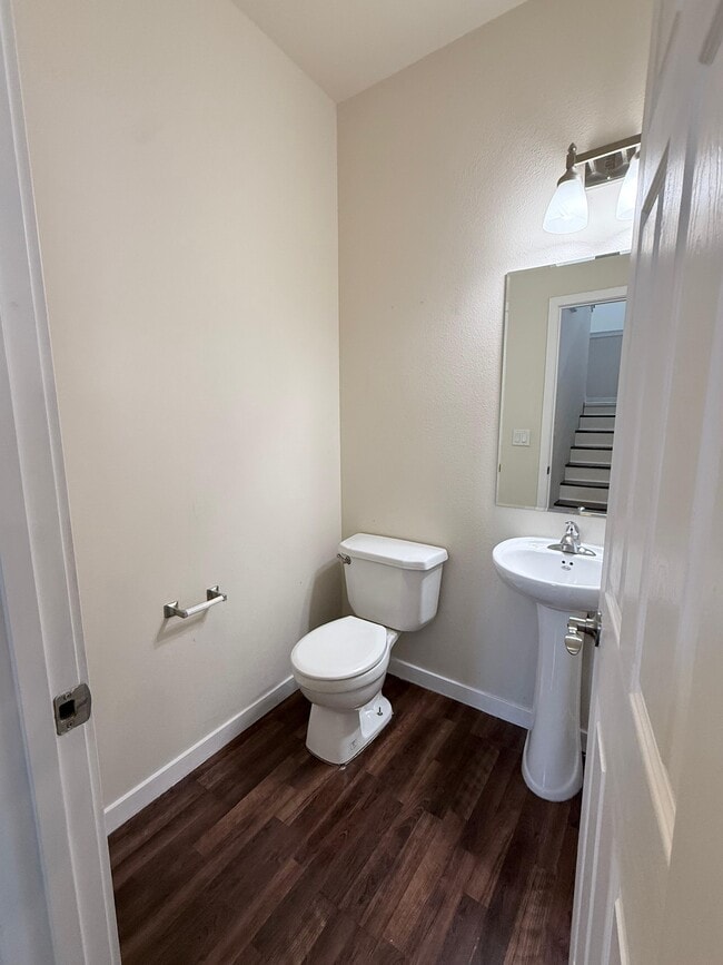 Baño de tocador - 2730 28th St W