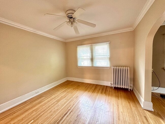 Photo - 2320 E 2nd St Unit 2 (Upper)