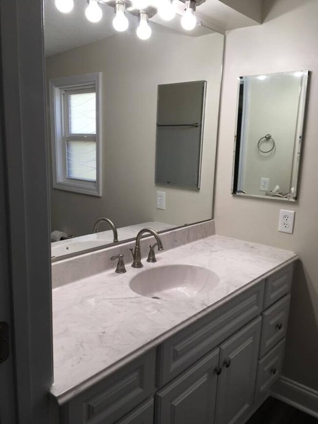 Photo - Fully Renovated Cottage with Lake Views in Gainesville