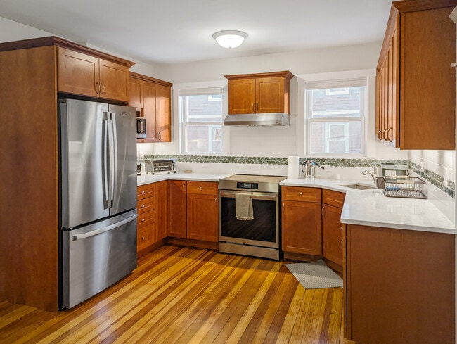 Eat-in kitchen with brand new cabinets, countertops, and stainless steel appliances - 22 Reed St Unit 2
