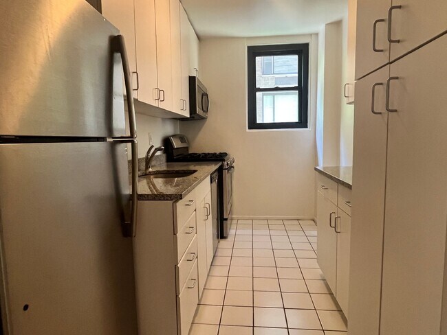 Photo - 333 E 49th St Unidad 7O