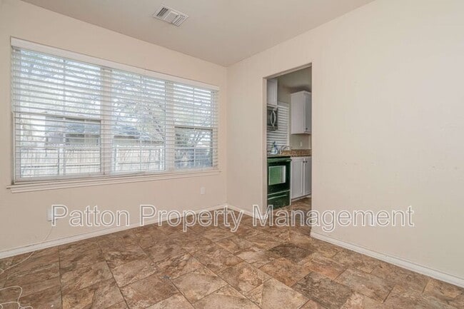 Photo - 3501 S Van Buren St Unidad 3501 Van Buren A