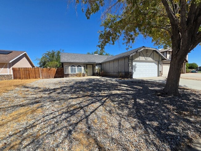 Building Photo - Newly available Rental