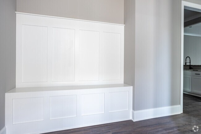 3BR, 2BA - Entrance