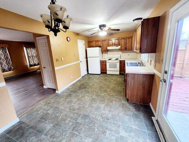 Photo - 3 Bedroom 1.5 Bath Available in Elizabethtown!