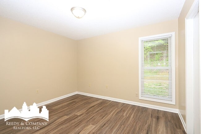 Photo - 453 Fox Valley Dr