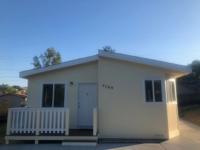 Photo - Gorgeous 3 Bedroom 2 Bathroom Home in Lakeside!