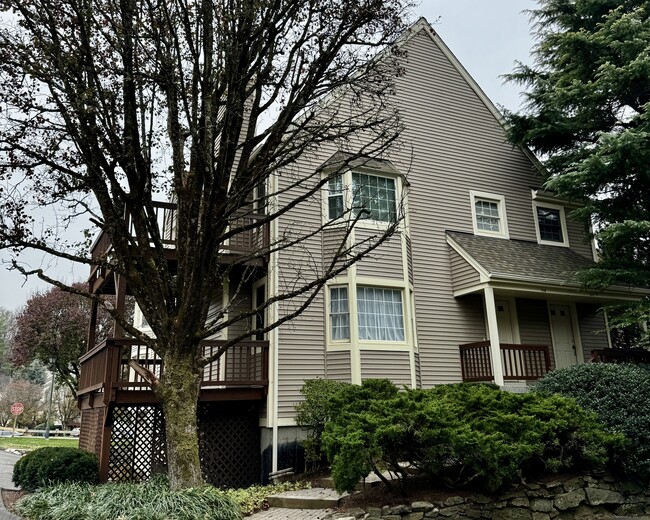 Building Photo - 1118 Foxboro Dr Unit 1118