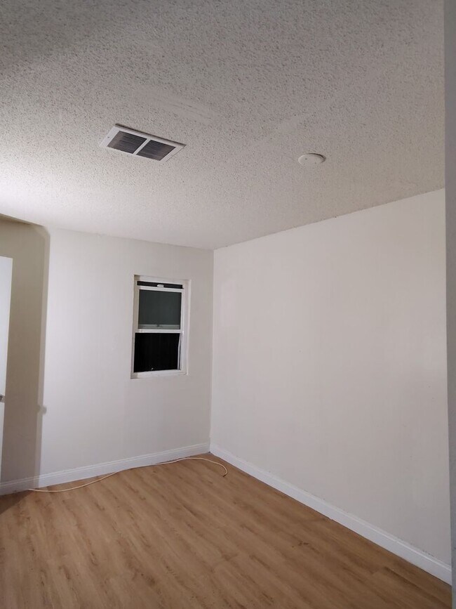 Photo - Cedar Ave Unit 2517 Cedar Ave #3