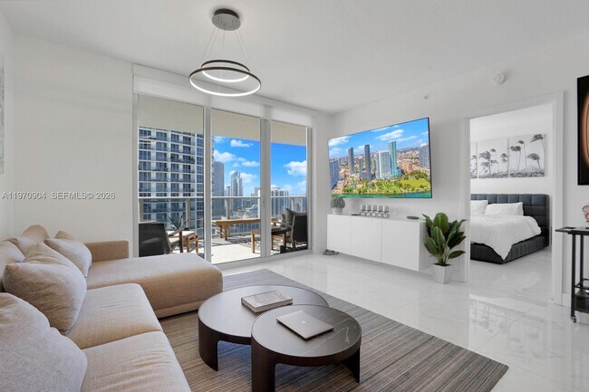 Photo - 488 NE 18th St Unidad 3804