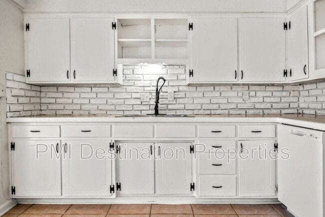 Photo - 3542 N 60 St