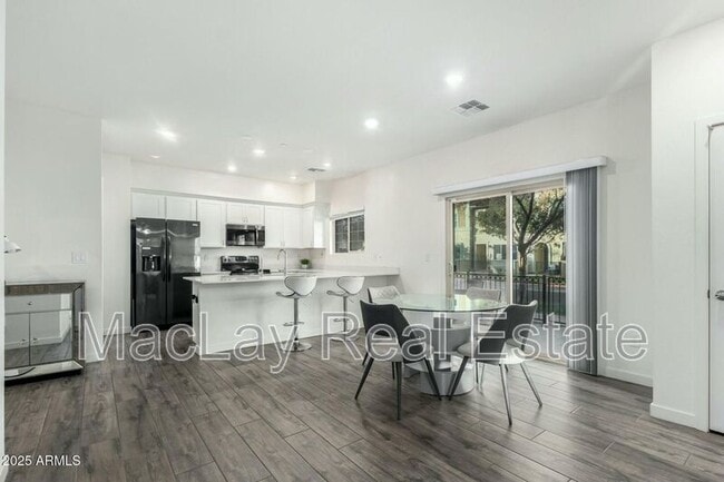 Photo - 1918 E Bridgeport Pkwy