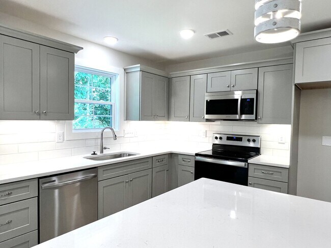 Photo - TOWNHOME ON WEST SIDE NEAR FIVE OAKS GOLF ...