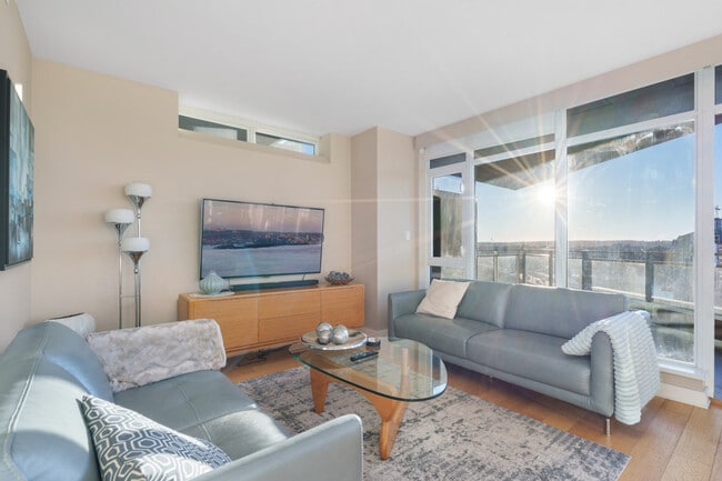 Building Photo - 1372 Seymour St