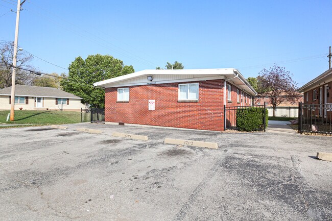 Lloyd Apartments