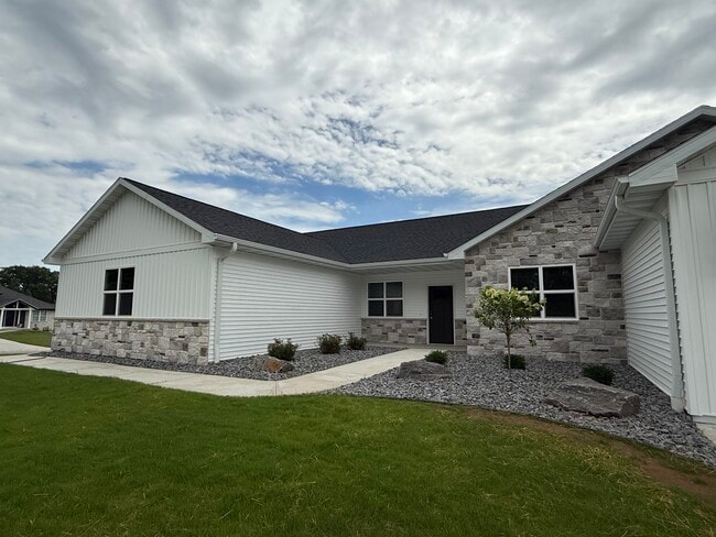 Building Photo - 2129 Clover Field Dr Rental