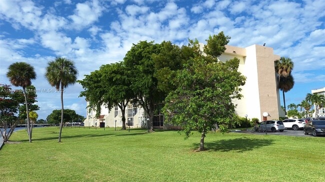Photo - 601 Three Islands Boulevard Unidad 404