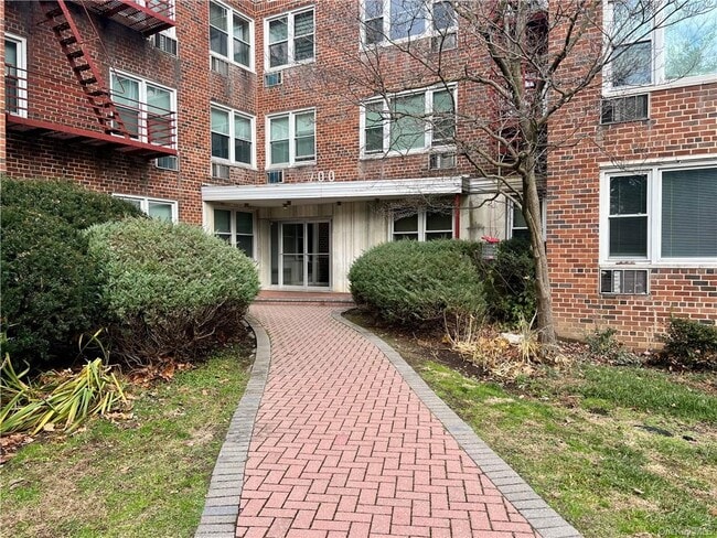 Photo - 700 Scarsdale Ave Unit 2V