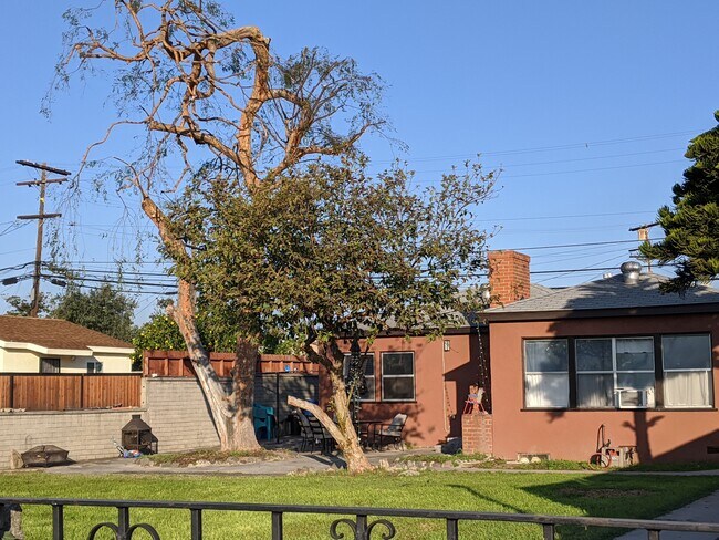 Big front yard - 2705 W Ramona Rd Apartment Unit 2