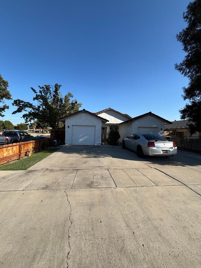 Photo - 901 Trinity Ave