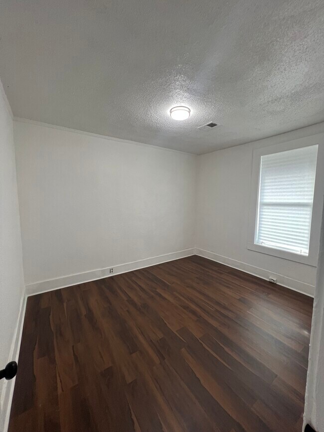 Photo - 1113 E Trigg Ave