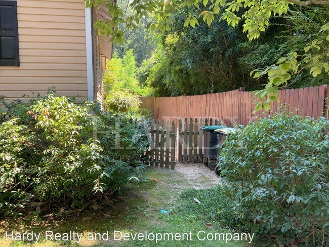 Photo - 2 br, 1 bath House - 616 E 12th St SE