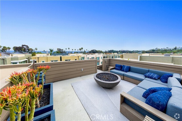 Building Photo - 983 Doheny Way Rental