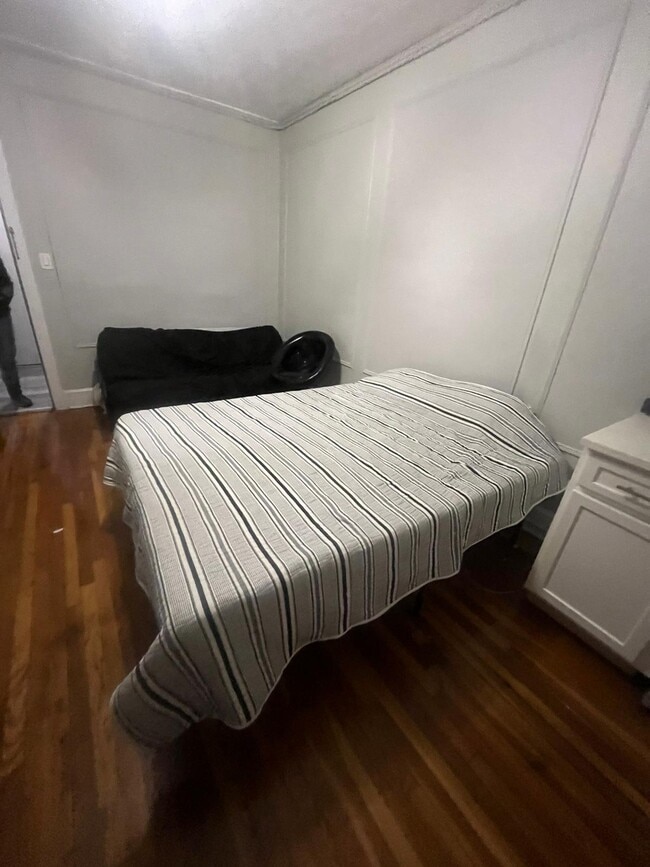 Photo - 1144 E Grand St Apartments Unit 211