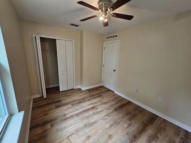 Photo - 3/2 with fenced in yard!