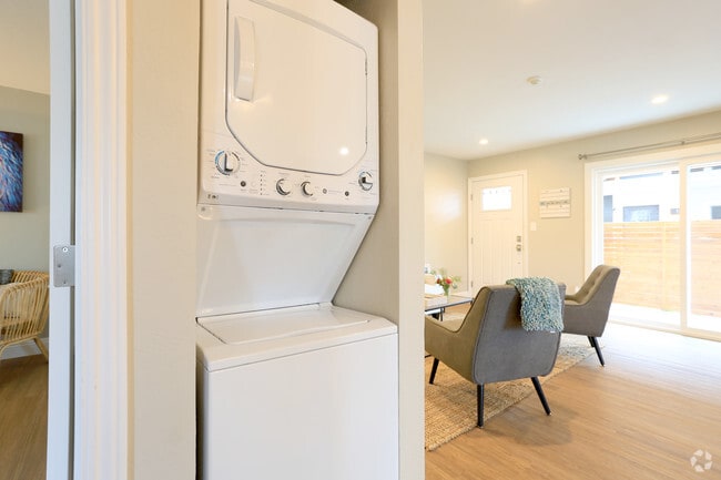2BR 1BA-895 Sq Ft-Modeled