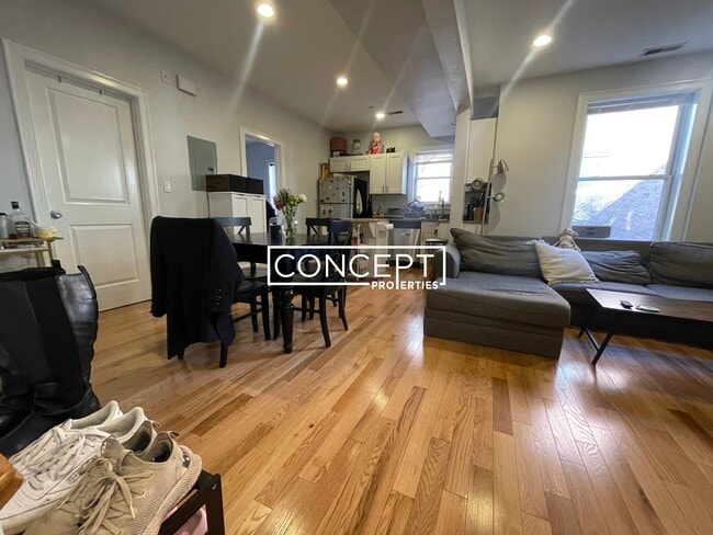 Photo - 721 Parker St