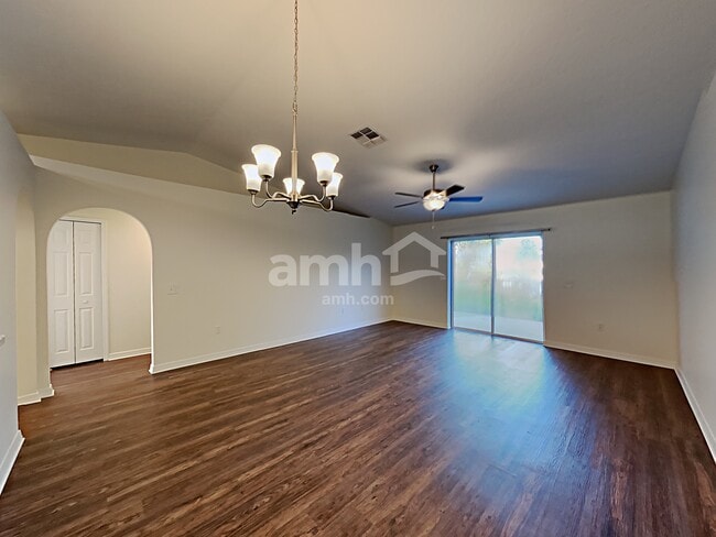 Photo - 520 Brown Bear Way