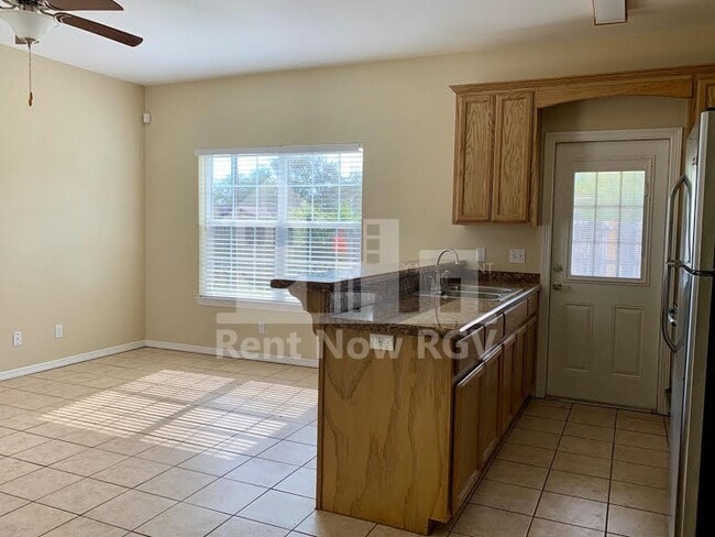 Photo - 2618 Phoenix St