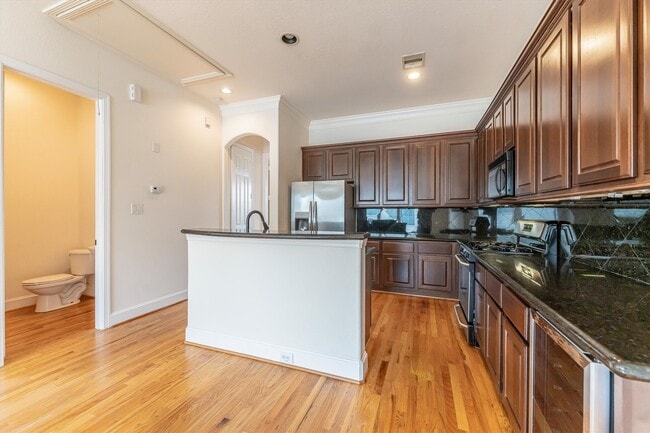 Photo - 308 Grove St